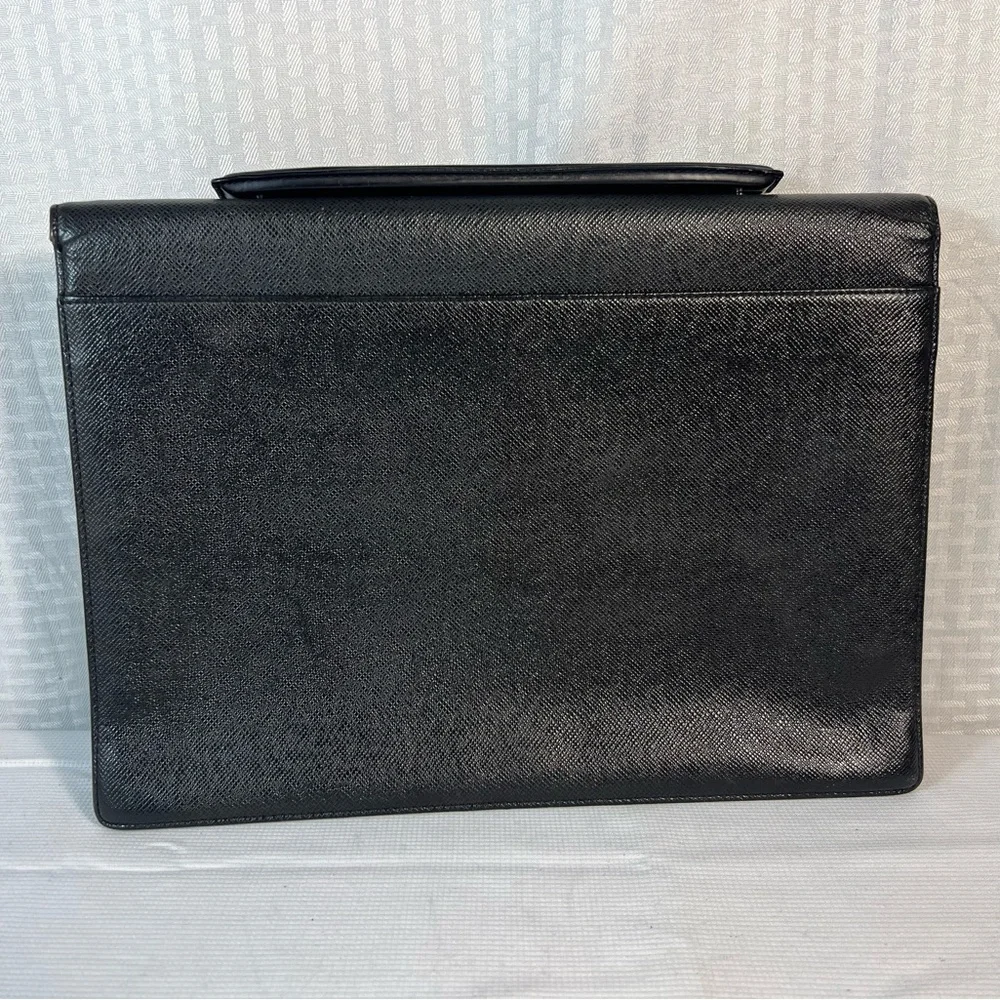 3054: Louis Vuitton Taiga Leather Portfolio Case Black Project Piece